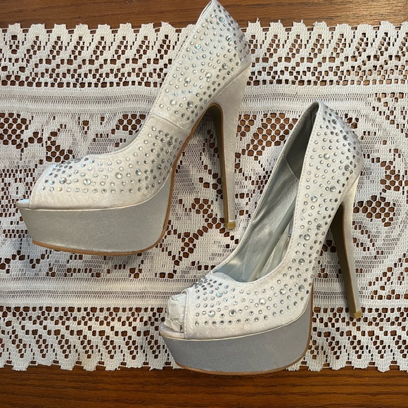 Steve Madden Shoes - NEW! Steve Madden Peep Toe Rhinestone Bling Platform Heels